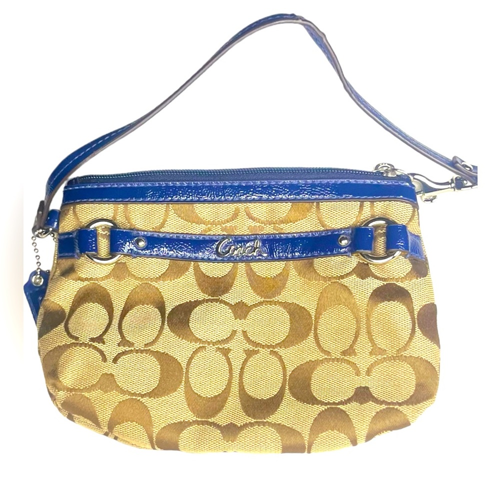 AUTHENTIC COACH SignatureWristlet.
Style No. F48299